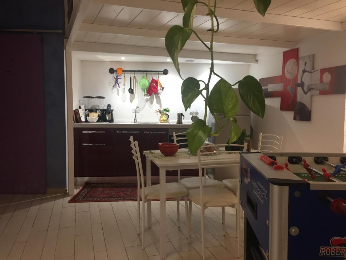 Small Mezzanine Apartment Colosseo Roma Exterior foto